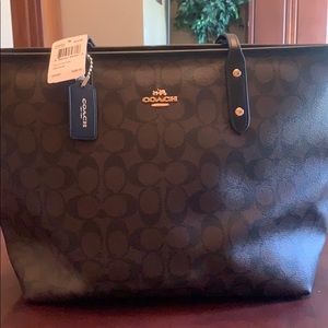 NWT Coach Signature City Zip Tote